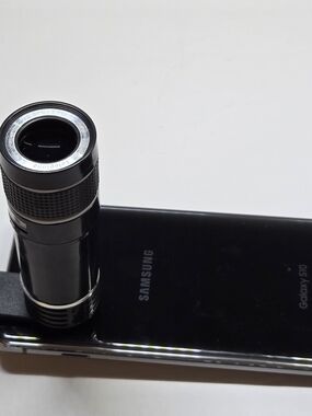 Black Mobile Telephoto Lens Attachment for Samsung Smartphones